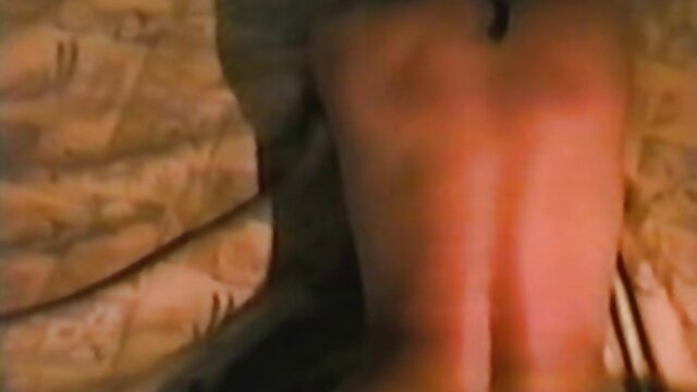 İnanılmaz :  İki avropalı bu qırmızı saçlı cücəni döyməyə hazırdır Cinsi porno video 