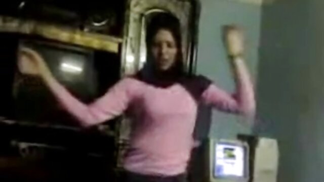 İnanılmaz :  Teras heyrətamiz qırmızı saçlıların mastürbasyon etmək üçün mükəmməl yerə çevrilir Cinsi porno video 