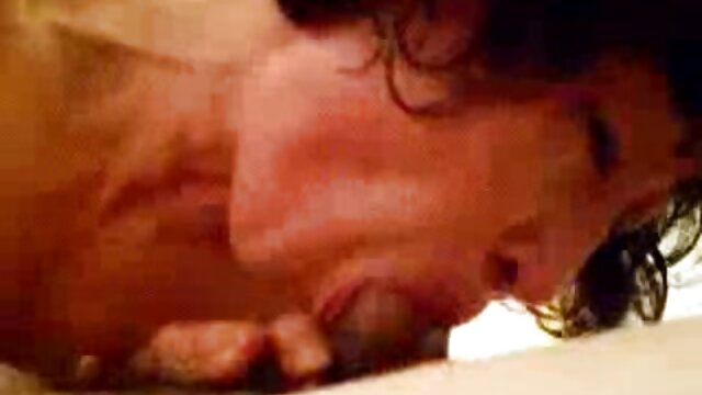 İnanılmaz :  Kiçik Latina sevgilisi Zoey Cortes divanda mıxlanır Cinsi porno video 