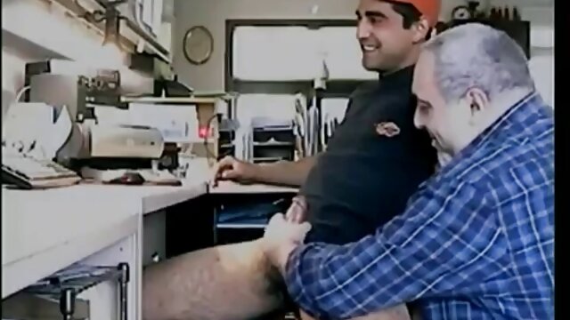 İnanılmaz :  Dreadlocks ilə qara fahişə dərin boğaz və super sıx göt var Cinsi porno video 
